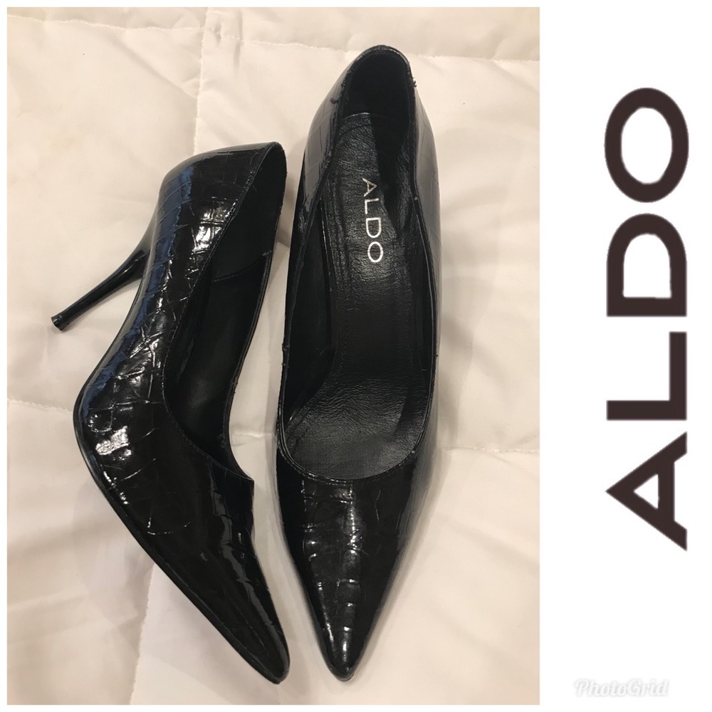 ALDO Black alligator pattern heels